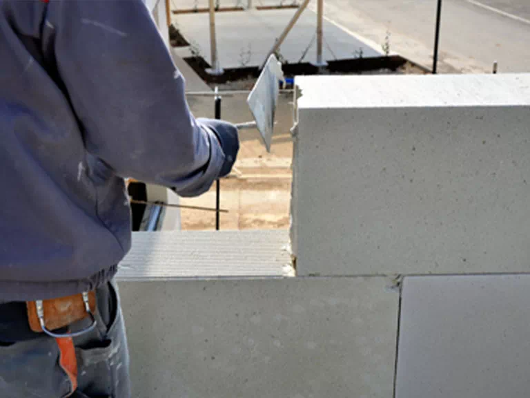 układanie bloczków betonowych